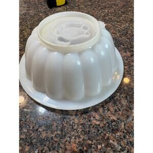 Tupperware Vintage Jello Mold Jel-n-Serve w/ Lid and Tulip Insert